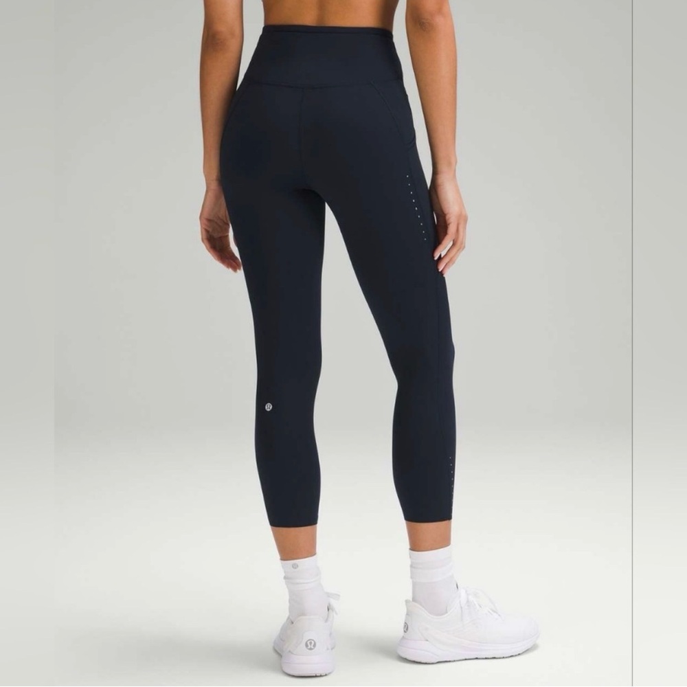Lululemon Performance Dark Blue Ankle-Length Leggings